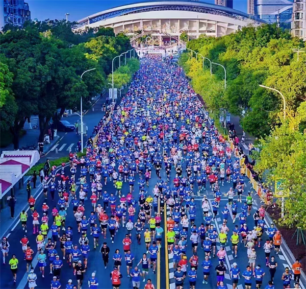 A Hi-Q csoport együtt fut a Zhuhai maratonon